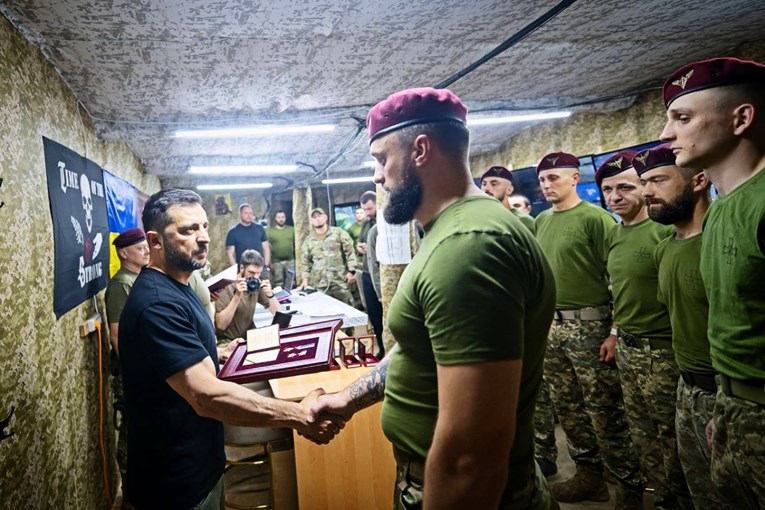 Zelenski posjetio ukrajinske vojnike blizu ruske granice