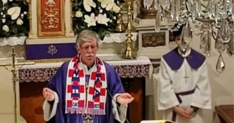 Svećenik održao misu ogrnut šalom na kockice: "Molimo za hrvatsku reprezentaciju"