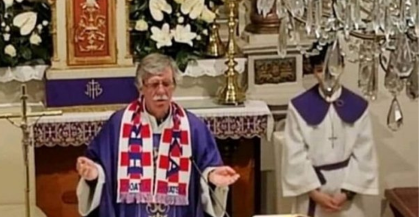 Svećenik održao misu ogrnut šalom na kockice: "Molimo za hrvatsku reprezentaciju"