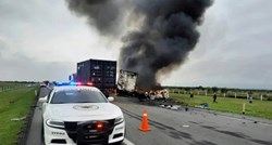 Sudar kamiona i putničkog kombija na autocesti u Meksiku, poginulo najmanje 13 ljudi