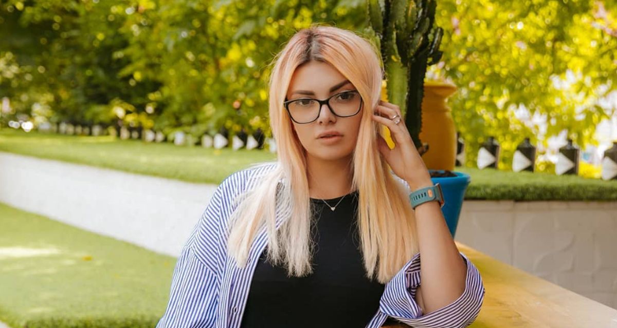 Ella Dvornik se obojala u svoju prirodnu boju pa snimala Charlesovu reakciju