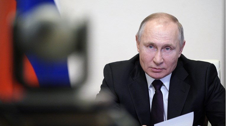 Putin najavio da će se cijepiti sutra, nije rekao kojim cjepivom