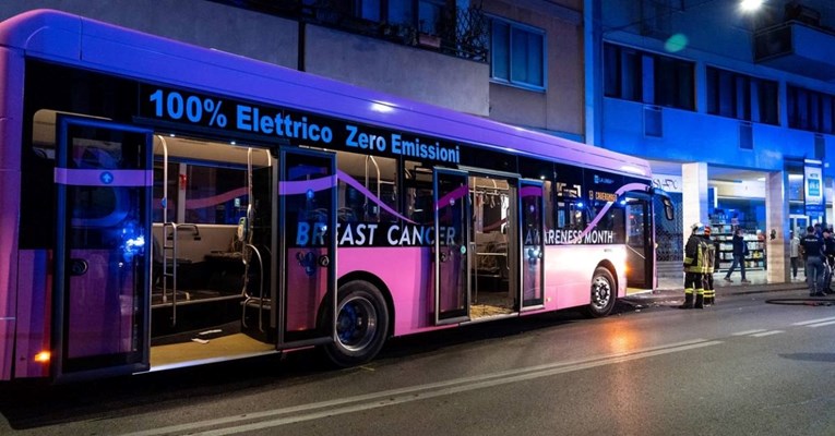 Električni autobus u Veneciji sletio s ceste, 15 ozlijeđenih