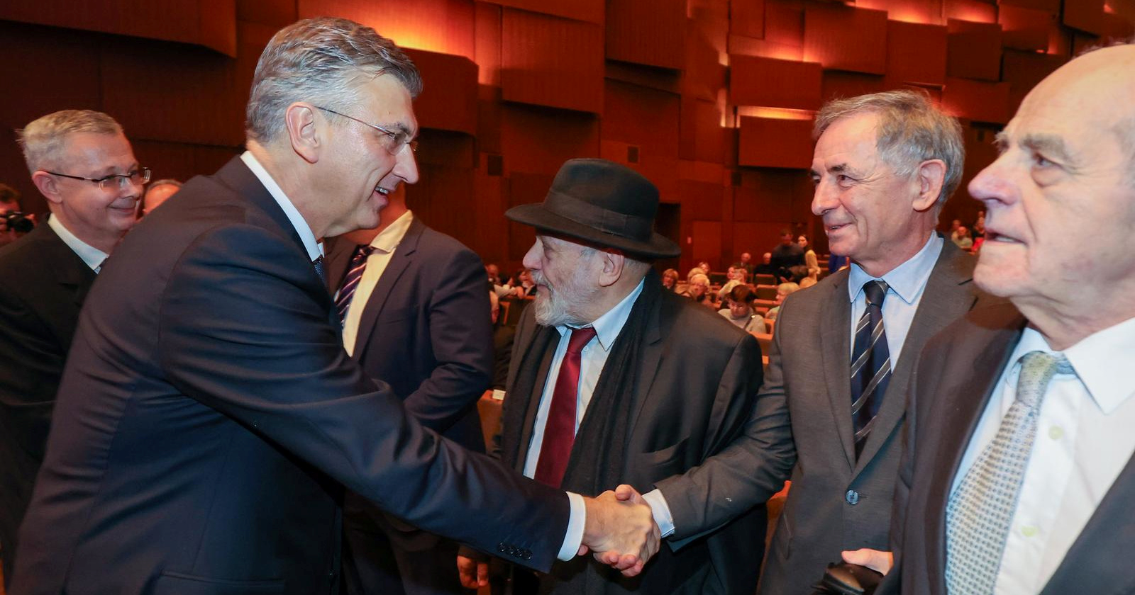 Plenković: Morat ćemo više objašnjavati zašto financiramo projekte manjina