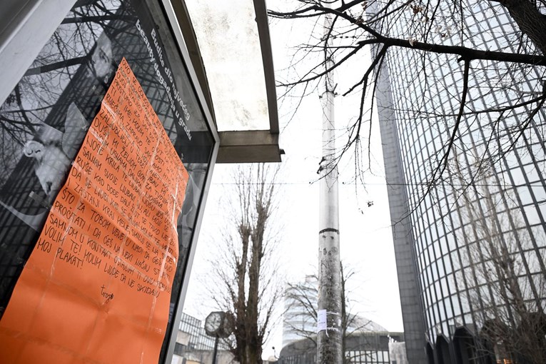 Neobična poruka osvanula u Zagrebu: "Vidio sam te prije 9 godina. Volim te"