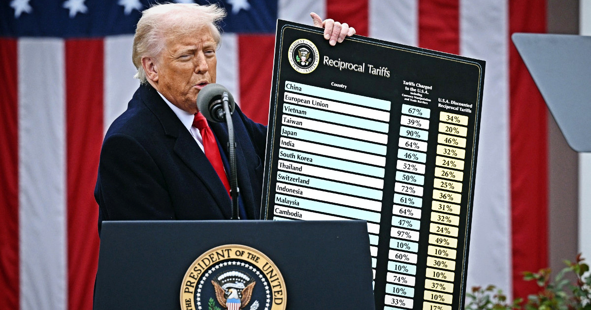 Vrhovni sud bi sutra mogao ukinuti Trumpove carine. Tisuće u redu za povrat novca