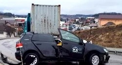 Težak sudar kamiona i auta u BiH, poginula maturantica za volanom autoškole