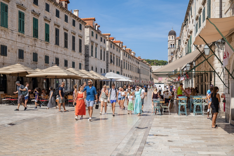 Udarni je vikend sezone, a pogledajte kako izgleda Dubrovnik