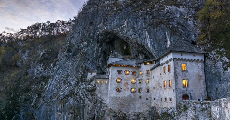 Ovaj dvorac u Sloveniji izgleda kao iz bajke, nalazi se na litici visokoj 123 metra
