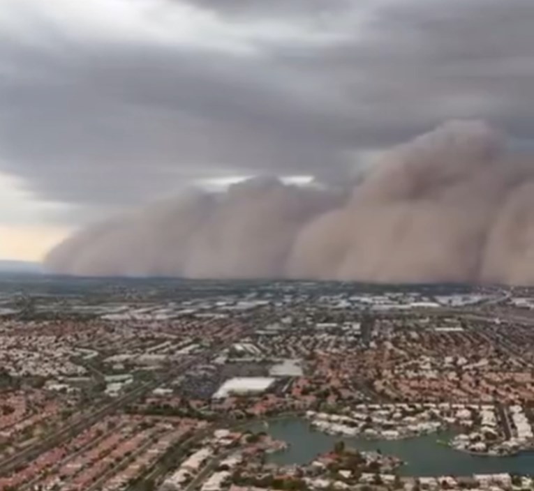VIDEO Apokaliptični prizori iz Arizone. Golema pješčana oluja progutala grad