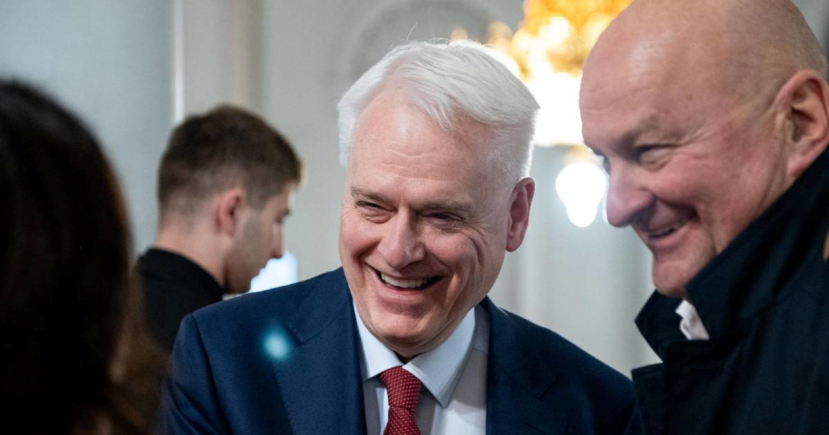 Ivo Josipović snimljen u rijetkom izlasku u zagrebačkom HNK-u