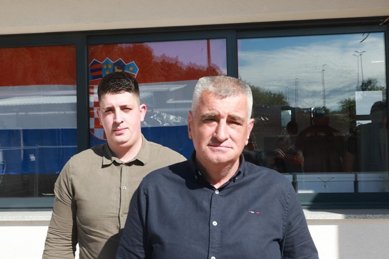 VIDEO Miro Bulj s najstarijim sinom Nenom izašao na izbore