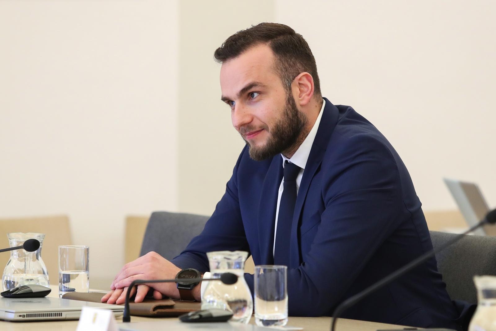 Aladrović: Naknada za zaposlenike svim poslodavcima pogođenima epidemijom