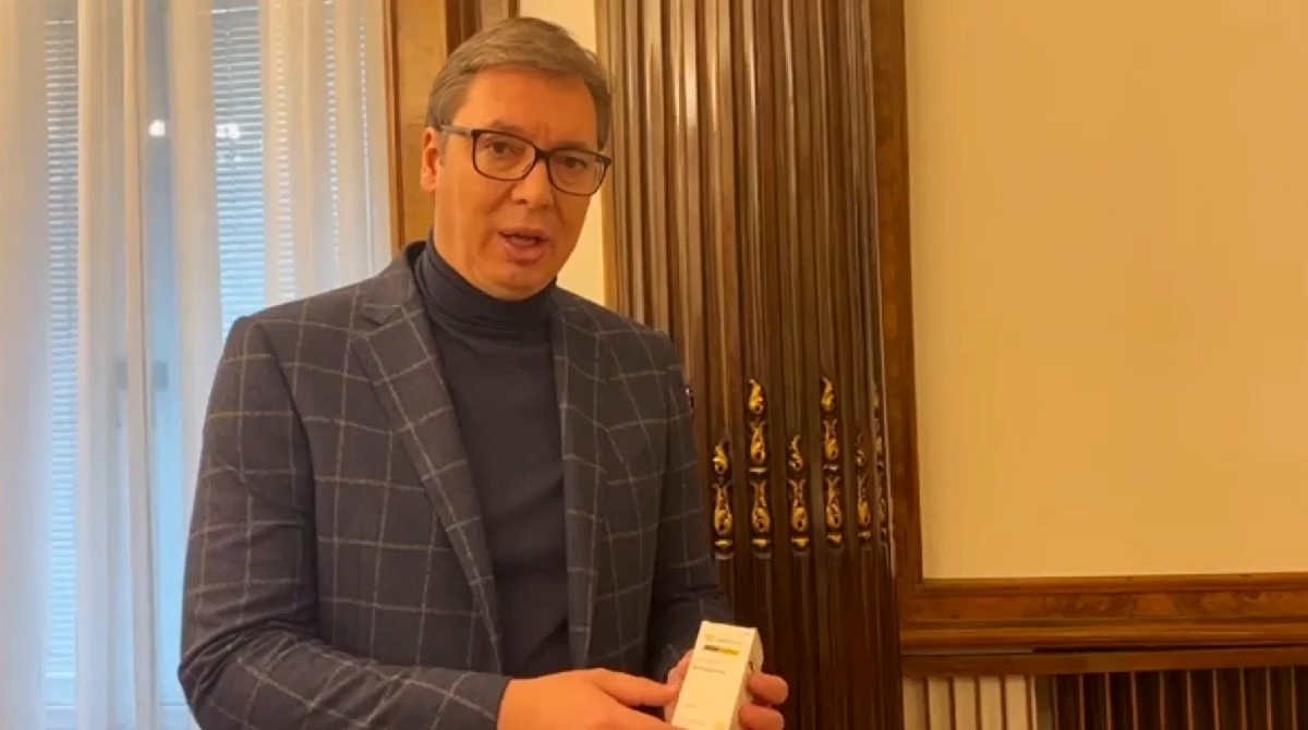 U Srbiju stigao lijek protiv korone, Vučić ga pokazao na Instagramu