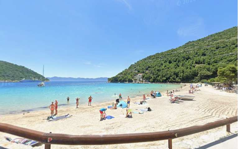 Kupači zadržali Poljaka koji je na plaži slikao golu djecu. Uhićen je