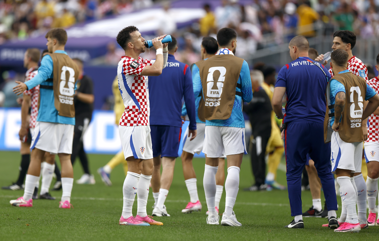 FIFA zarađuje milijarde na hidracijskim pauzama