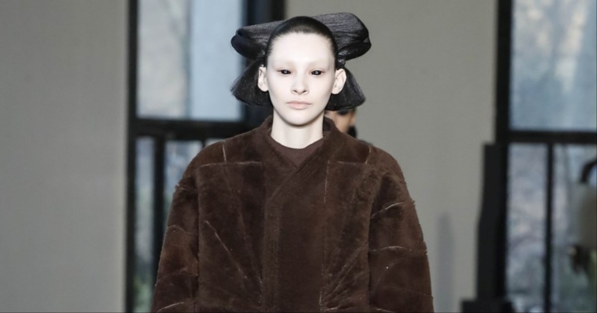 Hrvatica Evita privukla pažnju na Tjednu mode u Parizu, nosila neobičnu kombinaciju