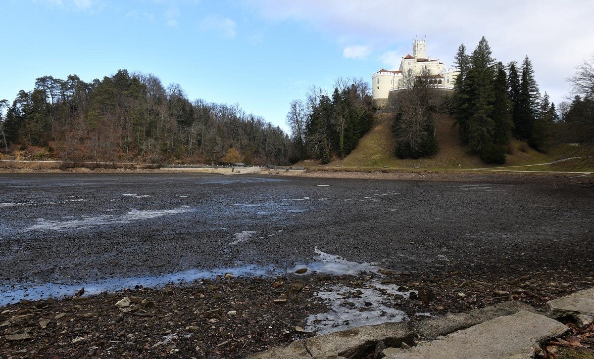 VIDEO Trakošćanskog jezera nema, trenutno je to blatna rupa. Pogledajte snimke