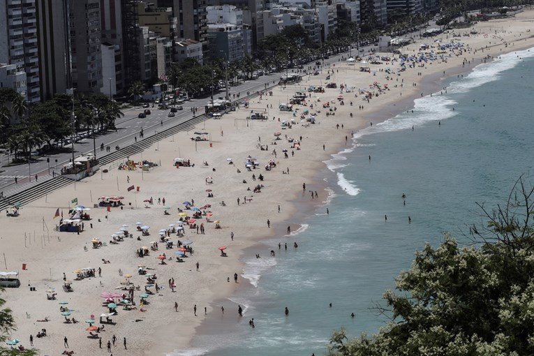 Rio de Janeiro zbog korone zatvorio plaže. Bolsonaro: Kako će ljudi dobiti vitamin D?