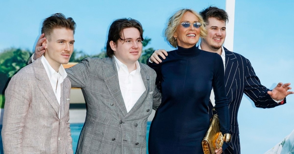 Sharon Stone pozirala na crvenom tepihu sa sinovima, nije skidala osmijeh s lica