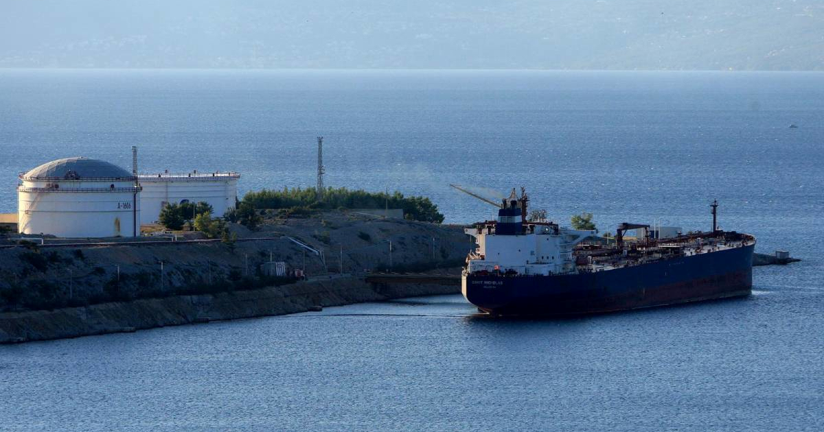 Reuters: Nafta za Srbiju zapela u Omišlju. Američke sankcije zaustavile tanker NIS-a