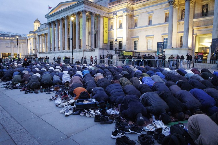 Uhićeno 12 Britanaca. Planirali napad na islamski skup