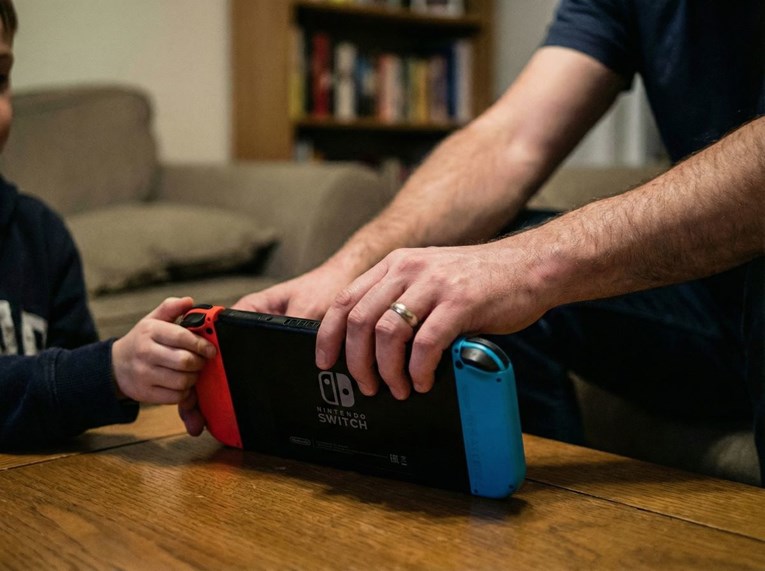 Dječak (11) u SAD-u ubio oca jer mu je oduzeo Nintendo Switch. "Nisam razmišljao"