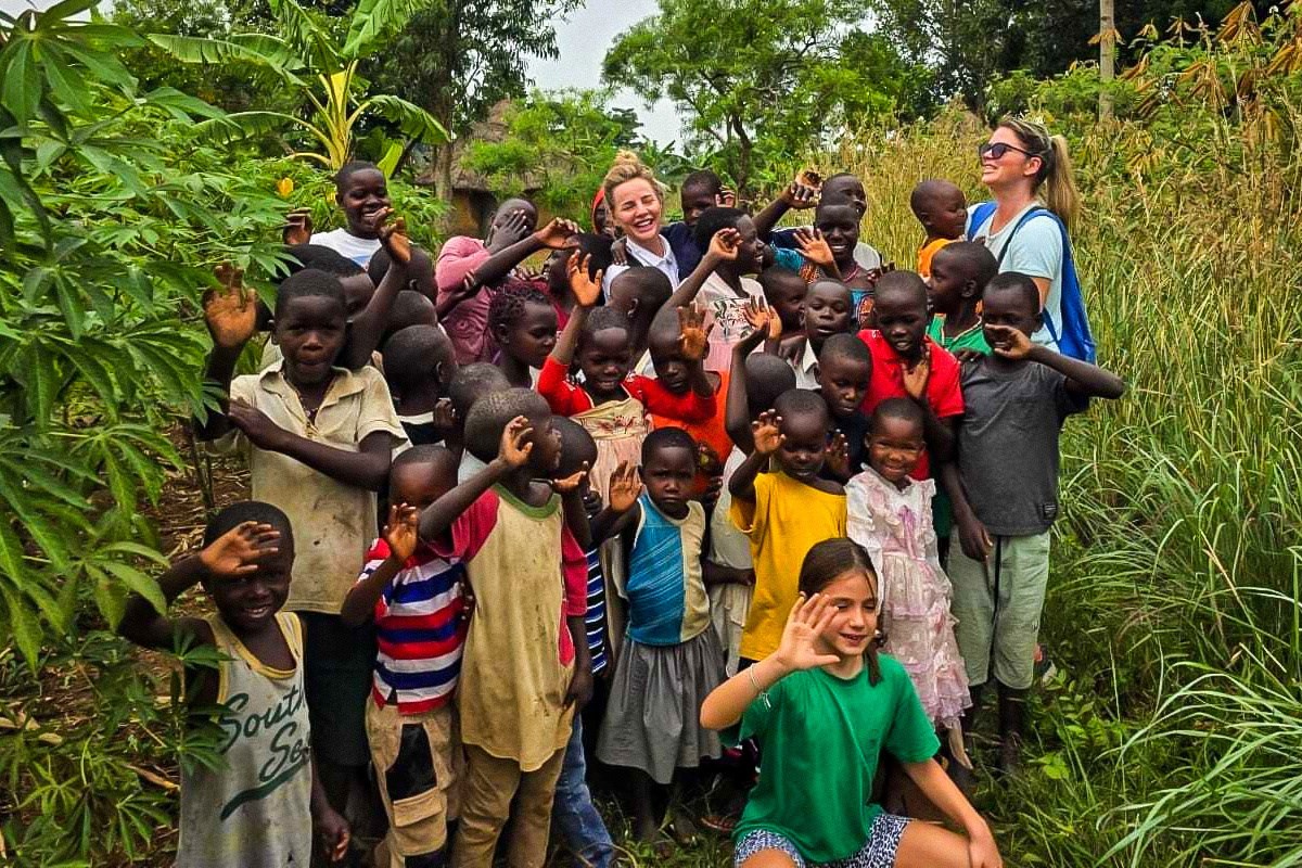 Srca spojena u Ugandi. Misija koja liječi rane napuštene djece