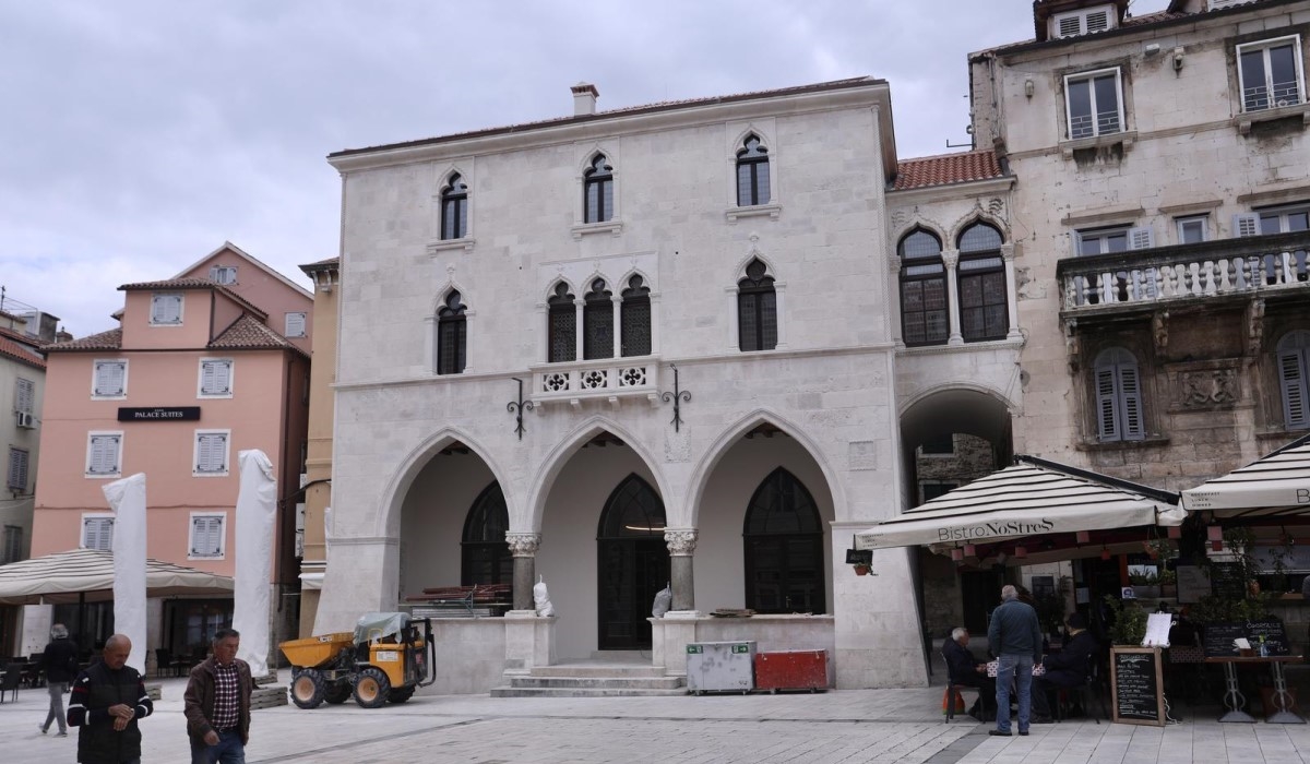Muškarac u Splitu ukrao sliku iz Stare gradske vijećnice