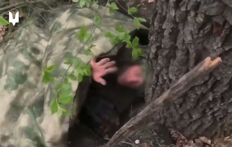 VIDEO Ukrajinski specijalci iznenadili ruske vojnike u šumi, predali su se bez borbe
