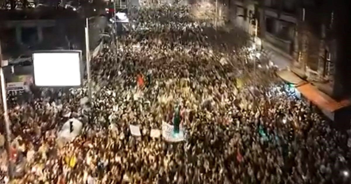 VIDEO Veliki prosvjed ispred RTS-a u Beogradu. Vučić: Željni su krvi naše djece