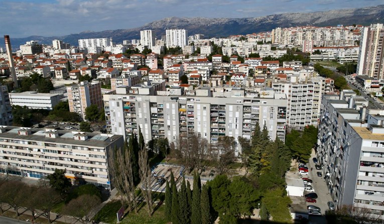 Iznudili 75 tisuća kuna od maloljetnika u Splitu, prijetili bacanjem s balkona