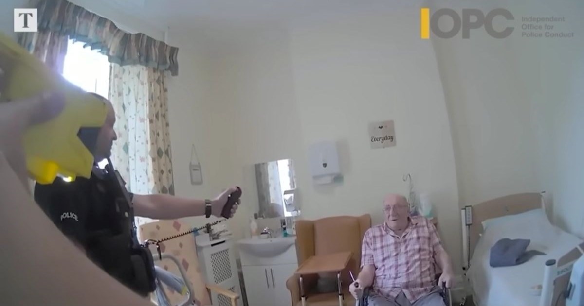 Engleski policajci suzavcem i elektrošokerom gađali invalida (92). Sud ih oslobodio