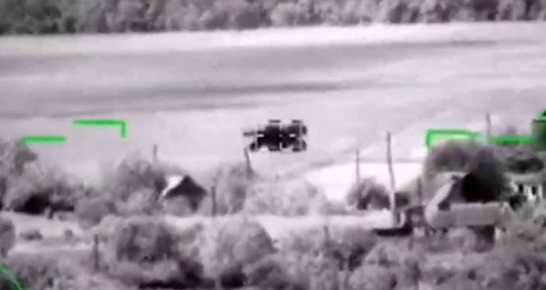Rusi objavili snimku: Uništili smo moćne tenkove. Analiza AP-a: To je bio traktor 