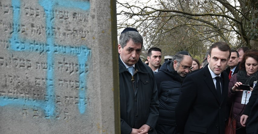 Vandali na 107 židovskih grobova u Francuskoj nacrtali svastike