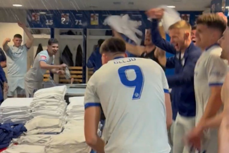 Show u Dinamovoj svlačionici nakon Beljinog hat-tricka. Pogledajte slavlje