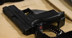 21-godišnjak u Podravini mahao pištoljem po sobi pa teško ranio 20-godišnjaka