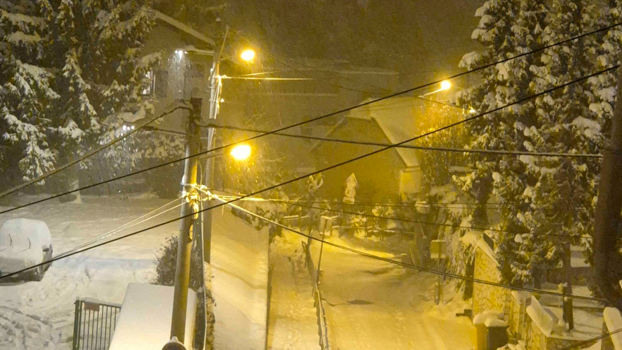 FOTO I VIDEO Snijeg u Zagrebu ne prestaje padati