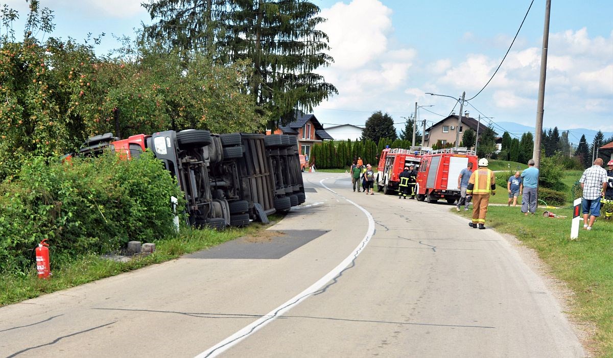 Tegljač-hladnjača prevrnuo se kod Karlovca, prevozio je meso iz Hamburga u BiH