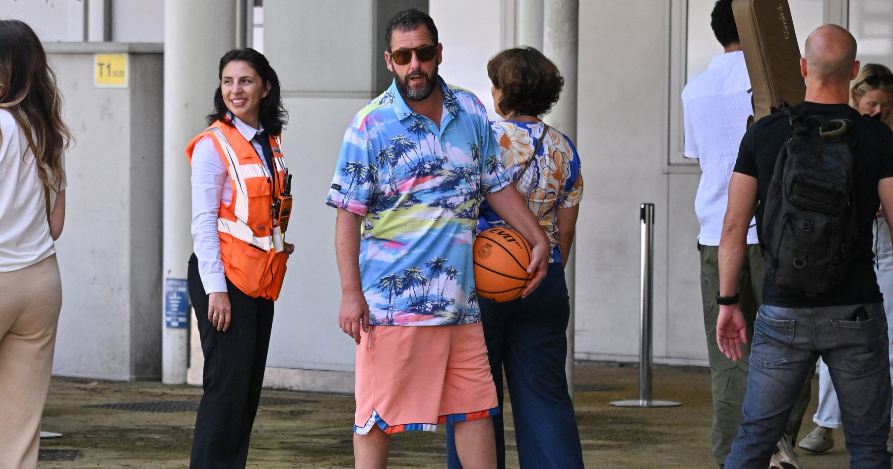 Kako nositi najpopularnije hlače sezone, a ne izgledati kao Adam Sandler