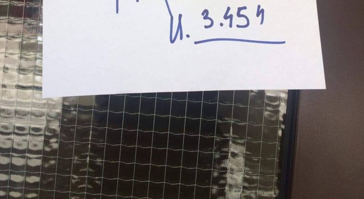 Nepristojna poruka na zgradi u Dalmaciji nasmijala Facebook, mnogi suosjećaju