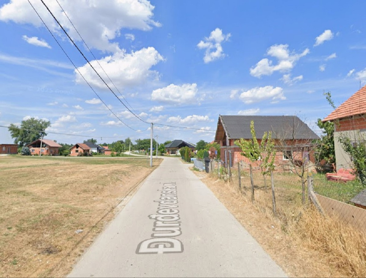 Bježao policiji usred sela, mještani ga branili i napali policajce