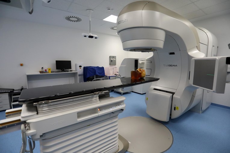 Siščanka ide na zračenje u Rijeku jer u Zagrebu nema mjesta. HZZO odbija platiti put