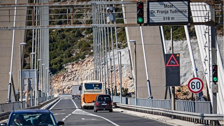 Jak vjetar otežava promet, zabrana na dubrovačkom mostu