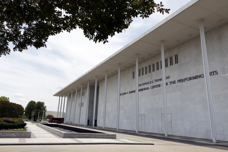 Trumpovo ime mora biti uklonjeno s Kennedy Centra do 12. lipnja