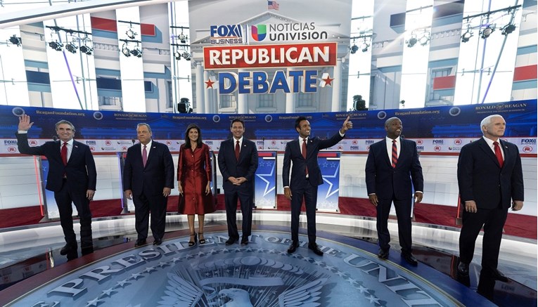 Trump nije došao na sučeljavanje republikanskih rivala. Ovi se međusobno posvađali