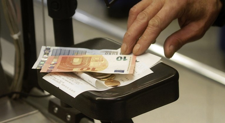 Latviju 9 godina nakon uvođenja eura napuštaju stanovnici: "Šokirale su nas cijene"