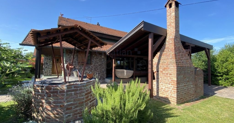 U Ivanić-Gradu prodaje se prekrasna kuća s velikim imanjem za 239.000 eura
