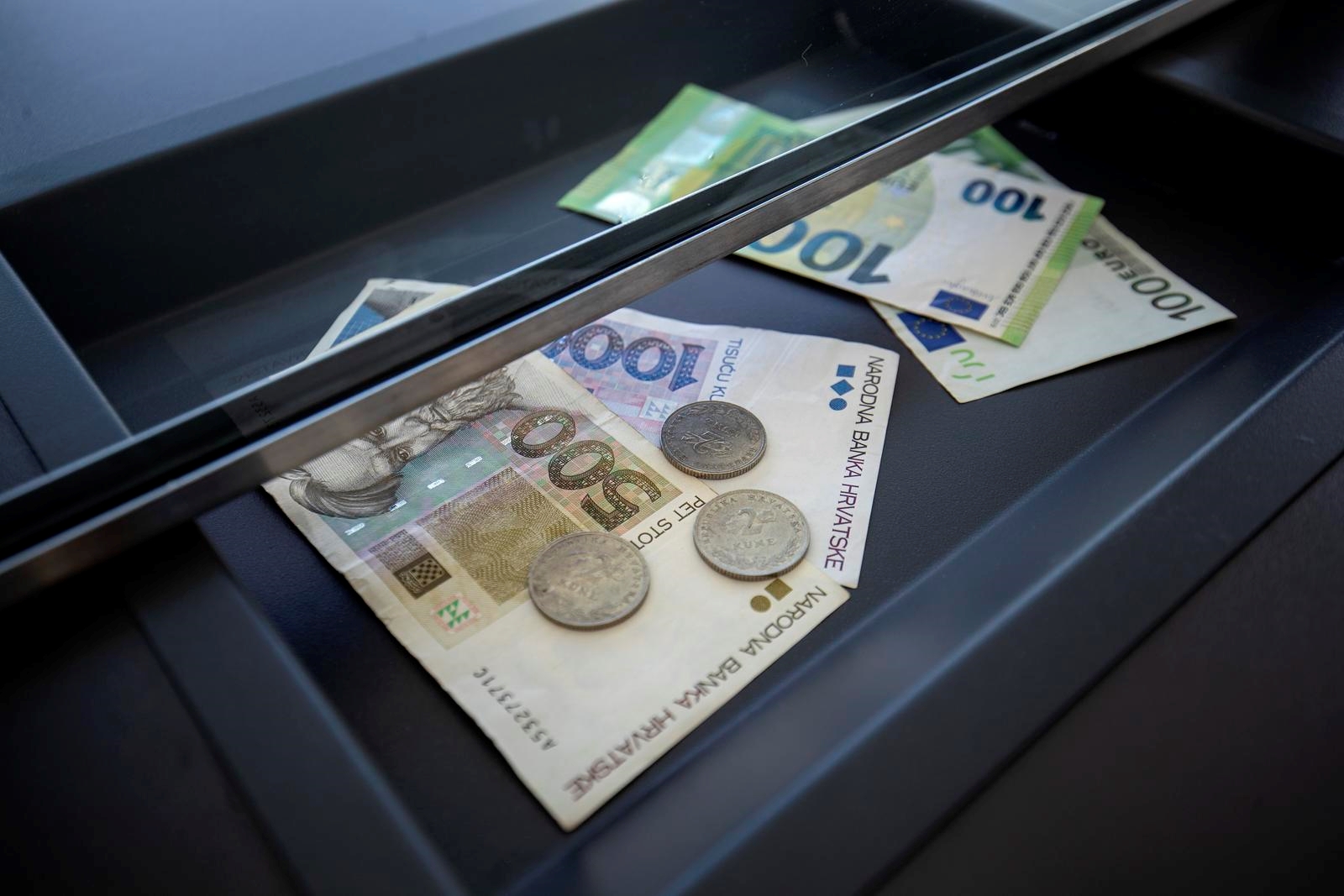 Zašto je povećana potražnja za eurima u Hrvatskoj?