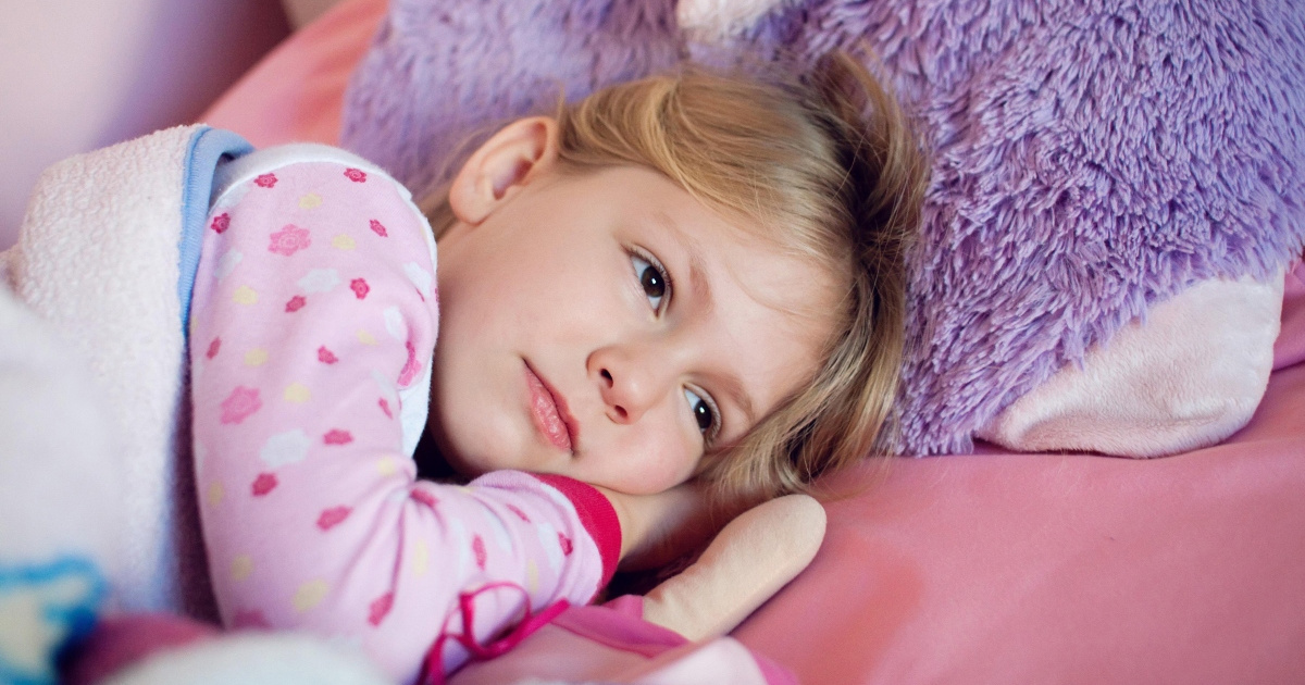 Djeca su cijelo ljeto išla kasno spavati? Nemojte ih naglo vraćati u rutinu